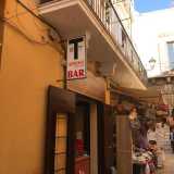 Ci spostiamo ora a Bari Vecchia, vicino la Basilica, dove in via delle Crociate si trova (come recita l�insegna marrone) �L�antica tabaccheria San Nicola�: la n.4